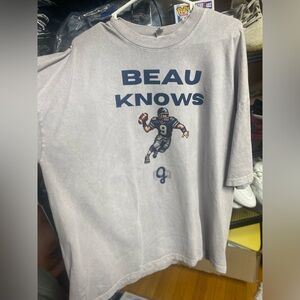 Beau Knows graphic tee